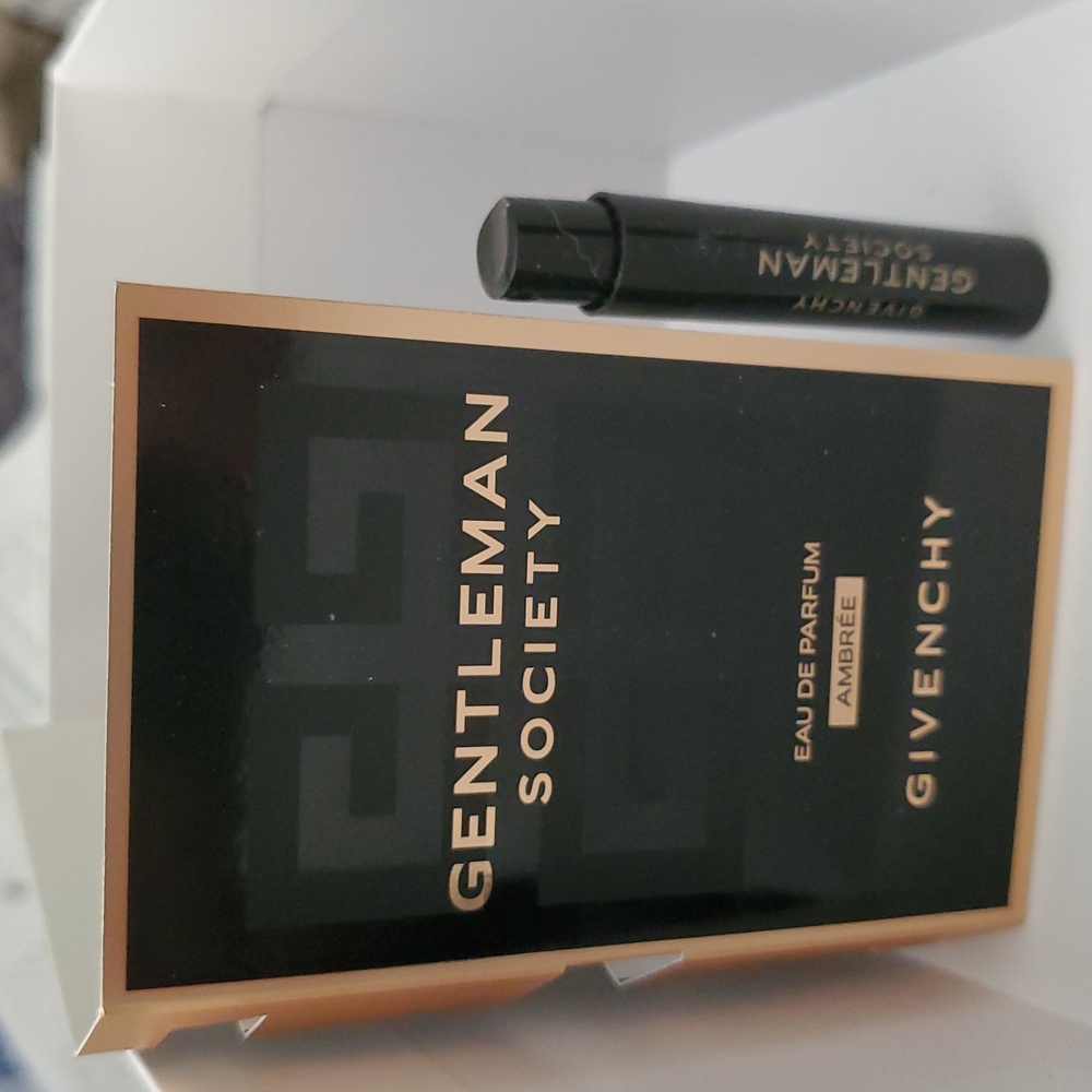 Givenchy Gentleman Society Ambree Sample